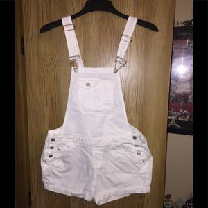 L.E.I Women’s overalls shorts